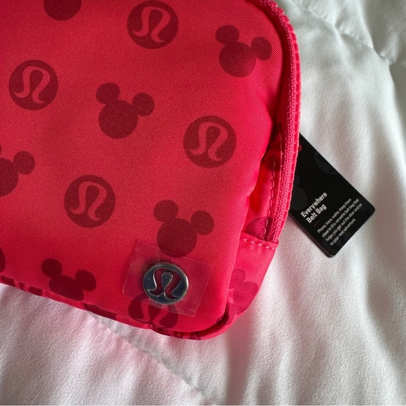 Lululemon x Disney Everywhere Belt Bag Mickey and Logo Printed Classic Pink - Picture 5 of 9